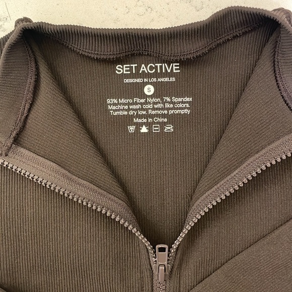 Set Active Cropped Ribbed Zip - Picture 2 of 2